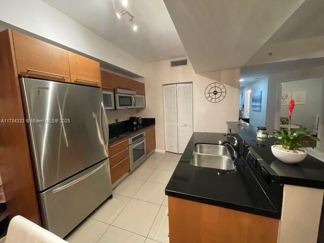 253 NE 2nd St 1008