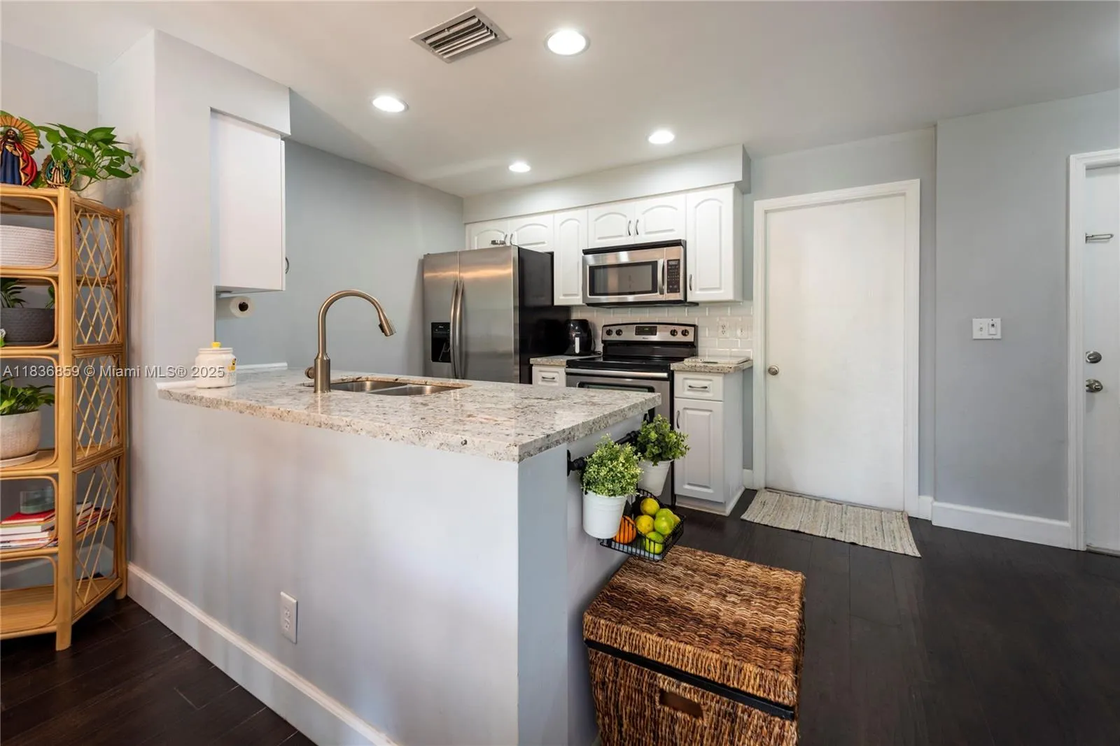 Weston, Florida 33327, United States, 2 Bedrooms Bedrooms, ,2 BathroomsBathrooms,Residential,Active,167874