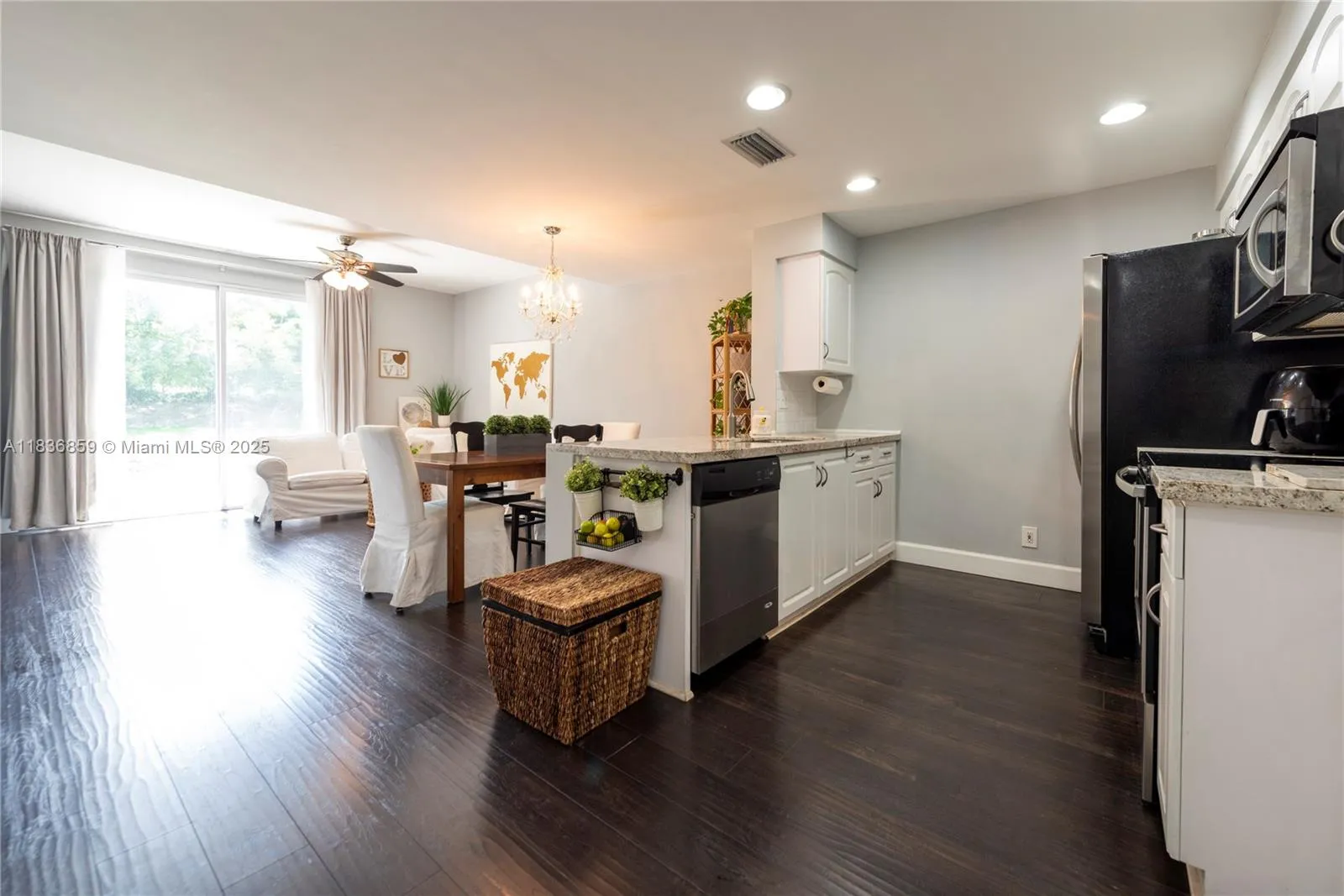 Weston, Florida 33327, United States, 2 Bedrooms Bedrooms, ,2 BathroomsBathrooms,Residential,Active,167874