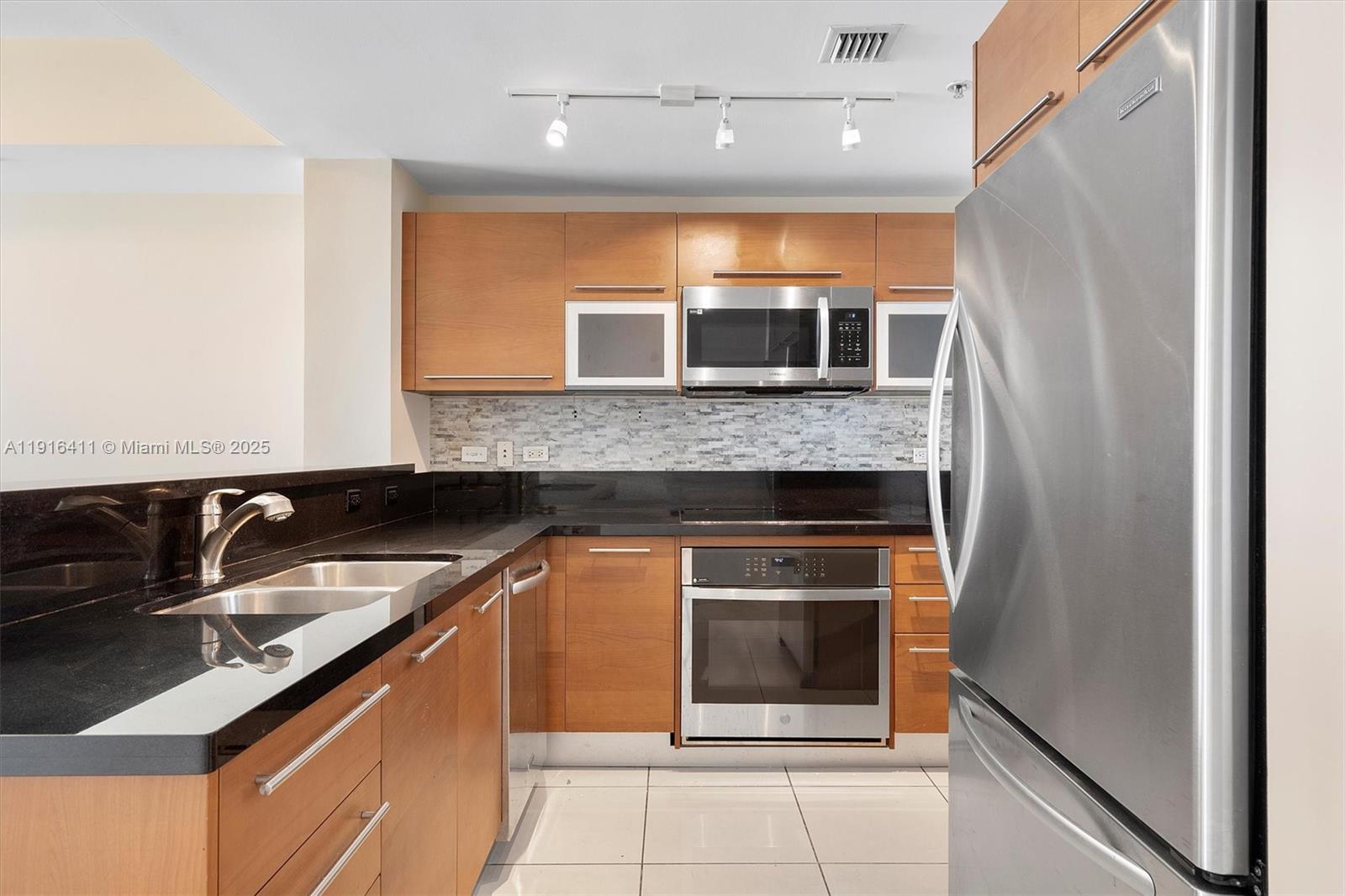 VIZCAYNE SOUTH CONDO - Residential