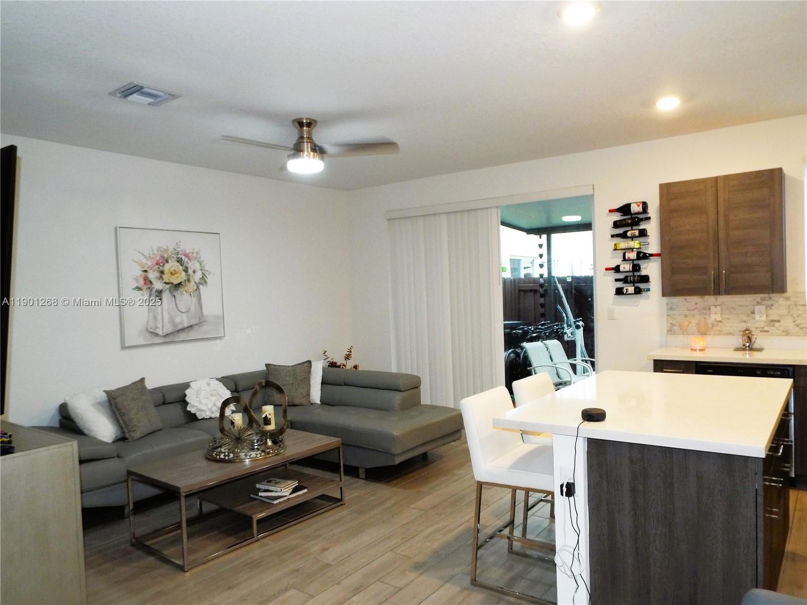 TOWNS AT SEASCAPE - Residential