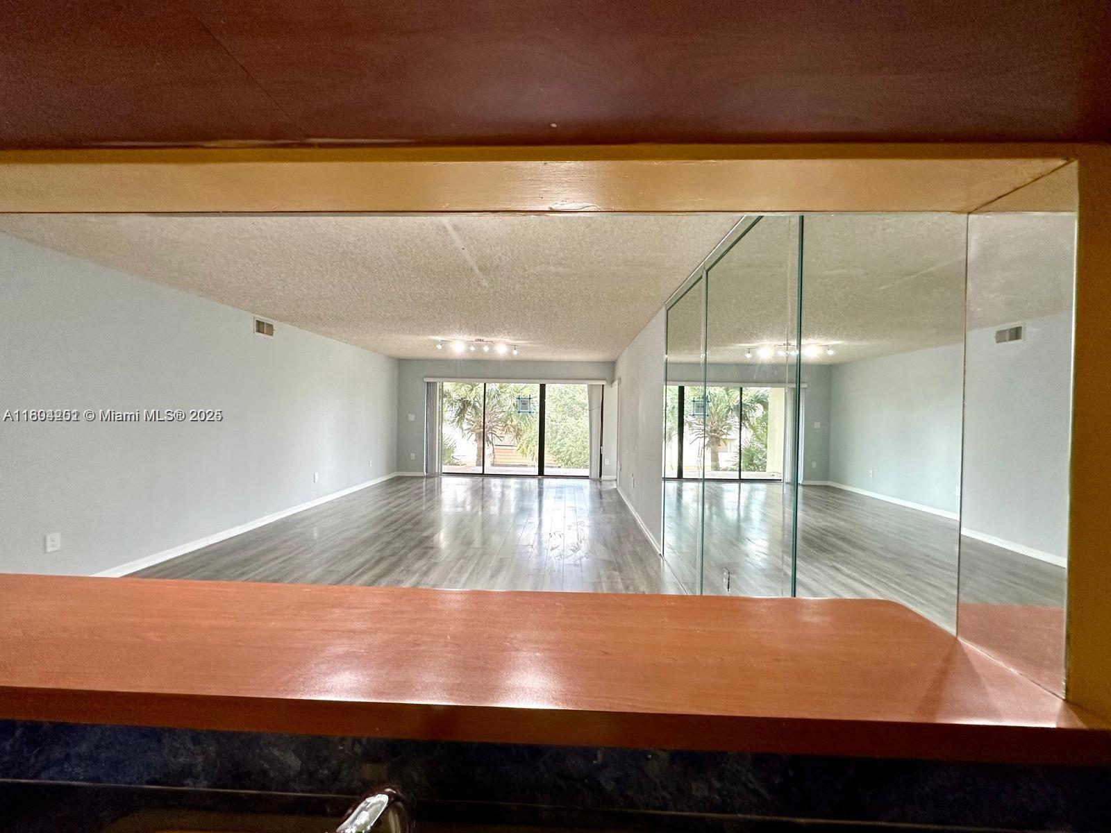 SUMMERTREE VILG CALIF CL - Residential