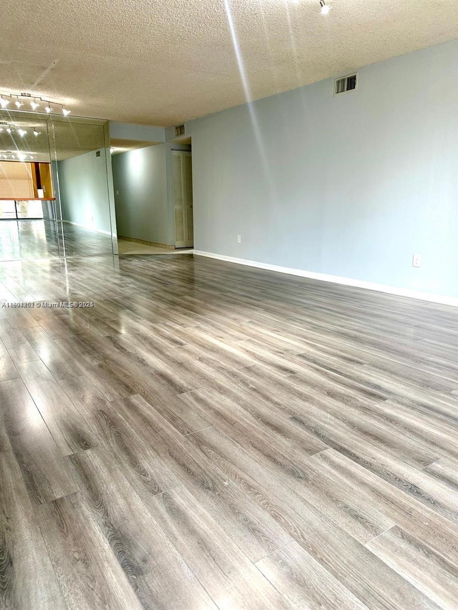 SUMMERTREE VILG CALIF CL - Residential