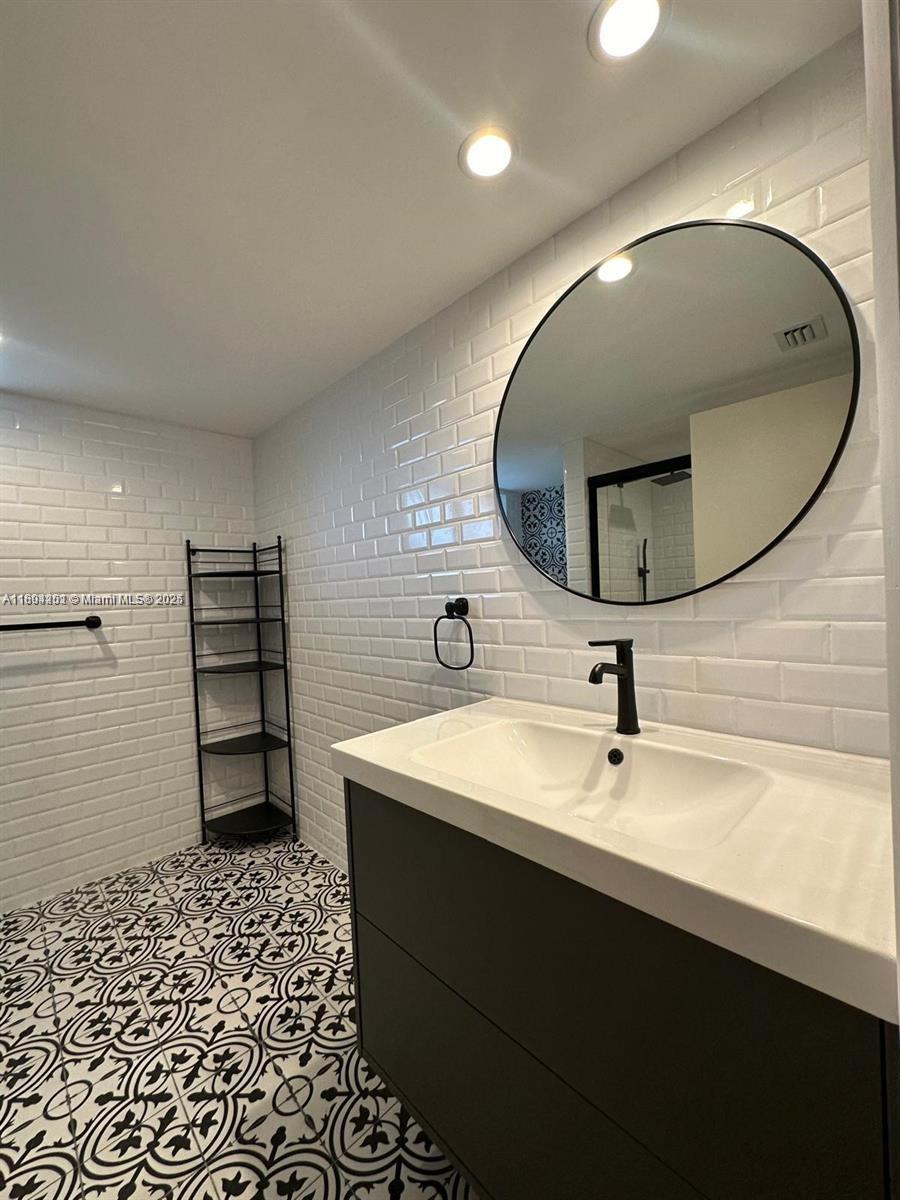 SUMMERTREE VILG CALIF CL - Residential