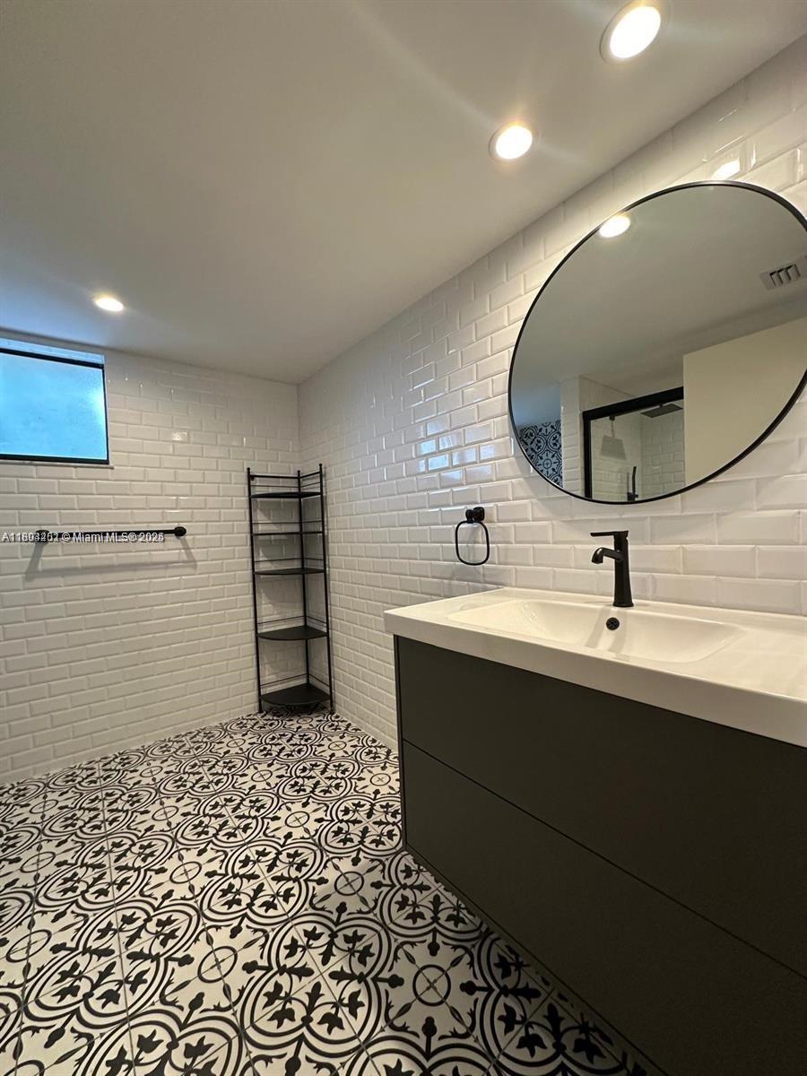 SUMMERTREE VILG CALIF CL - Residential