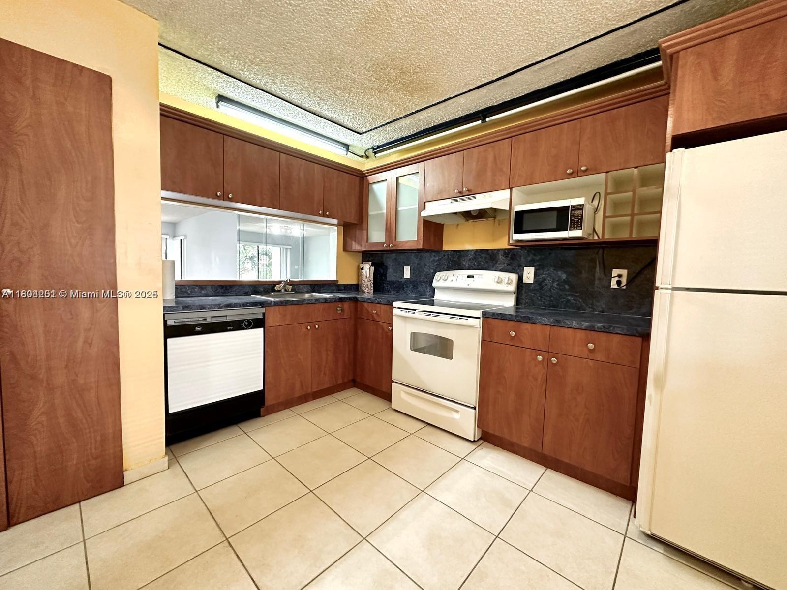 SUMMERTREE VILG CALIF CL - Residential