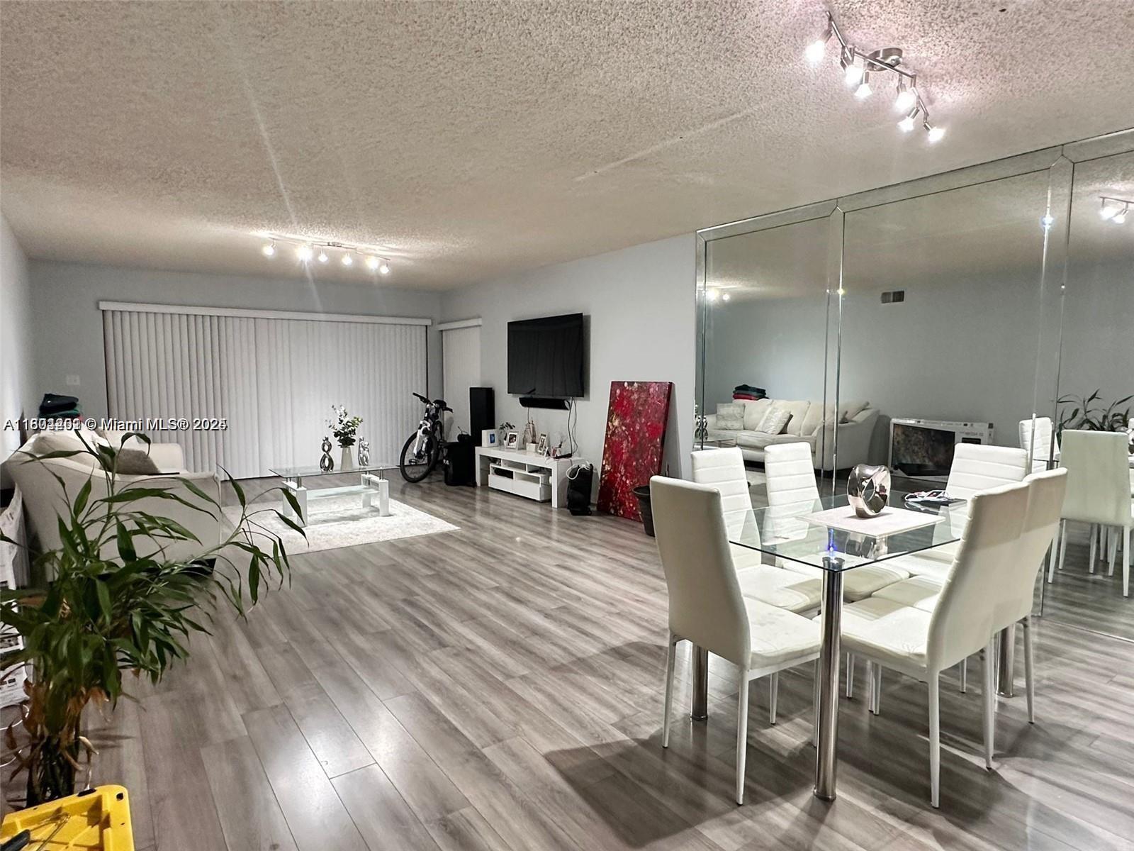 SUMMERTREE VILG CALIF CL - Residential