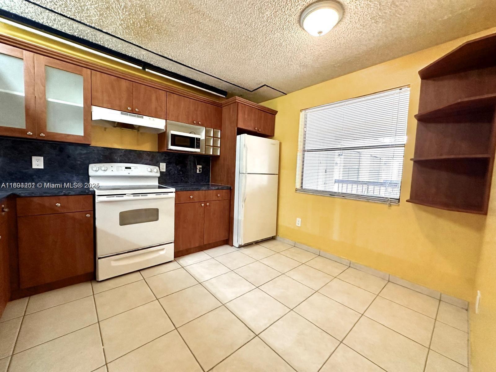 SUMMERTREE VILG CALIF CL - Residential