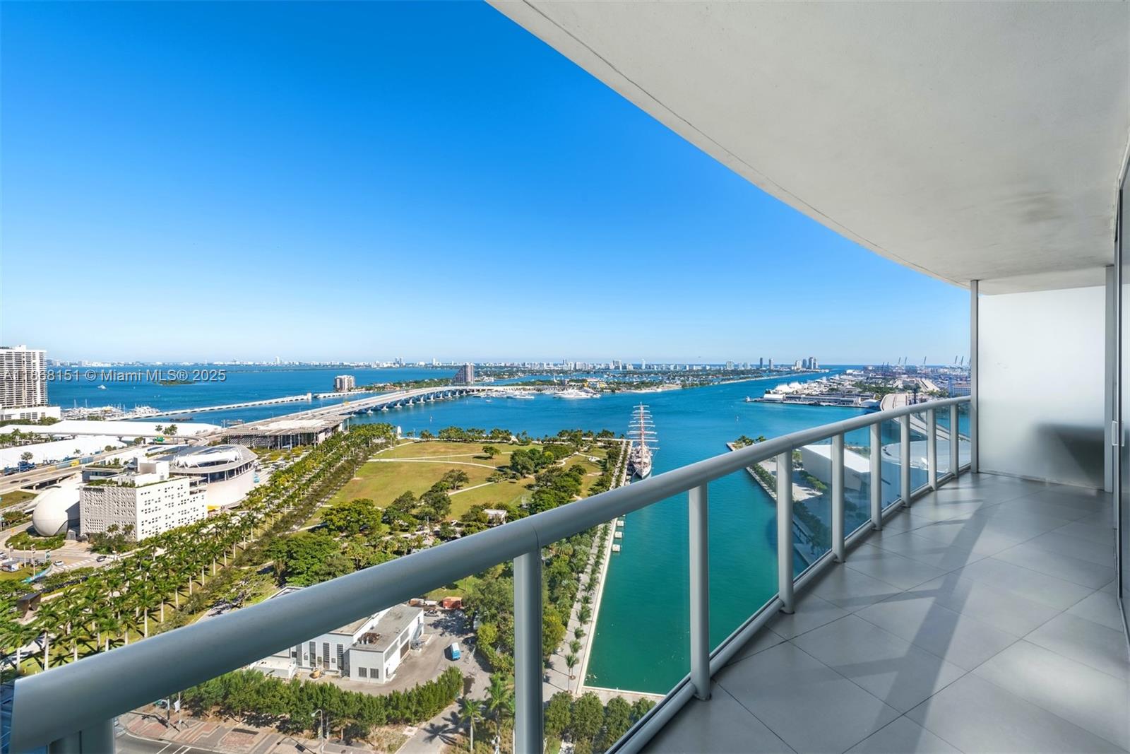 Enjoy scenic views of Biscayne Bay and the city skyline in this spacious 2BD/2BA available in Downtown Miami’s renowned Marinablue! This split layout features over 1,300 SF with balconies and walk-in closets in both
bedrooms, floor-to-ceiling windows, washer/dryer inside, and TWO assigned parking spaces! Marinablue features incredible amenities including two swimming pools, a fitness center, beach volleyball court, and more! Conveniently located in the heart of Downtown Miami, with easy access to highways, the metromover, and only moments away from world-class entertainment venues, museums, and some of Miami’s finest cuisine and nightlife destinations! Schedule a showing today
