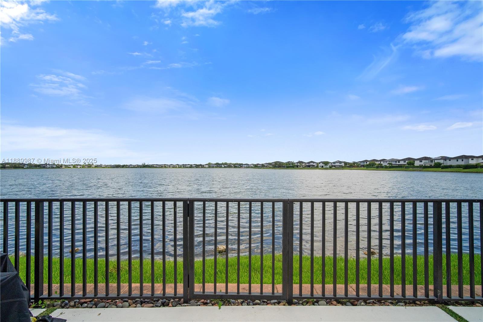 DUNNWOODY LAKE - Residential
