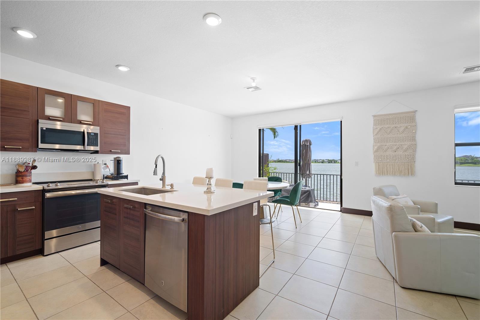 DUNNWOODY LAKE - Residential
