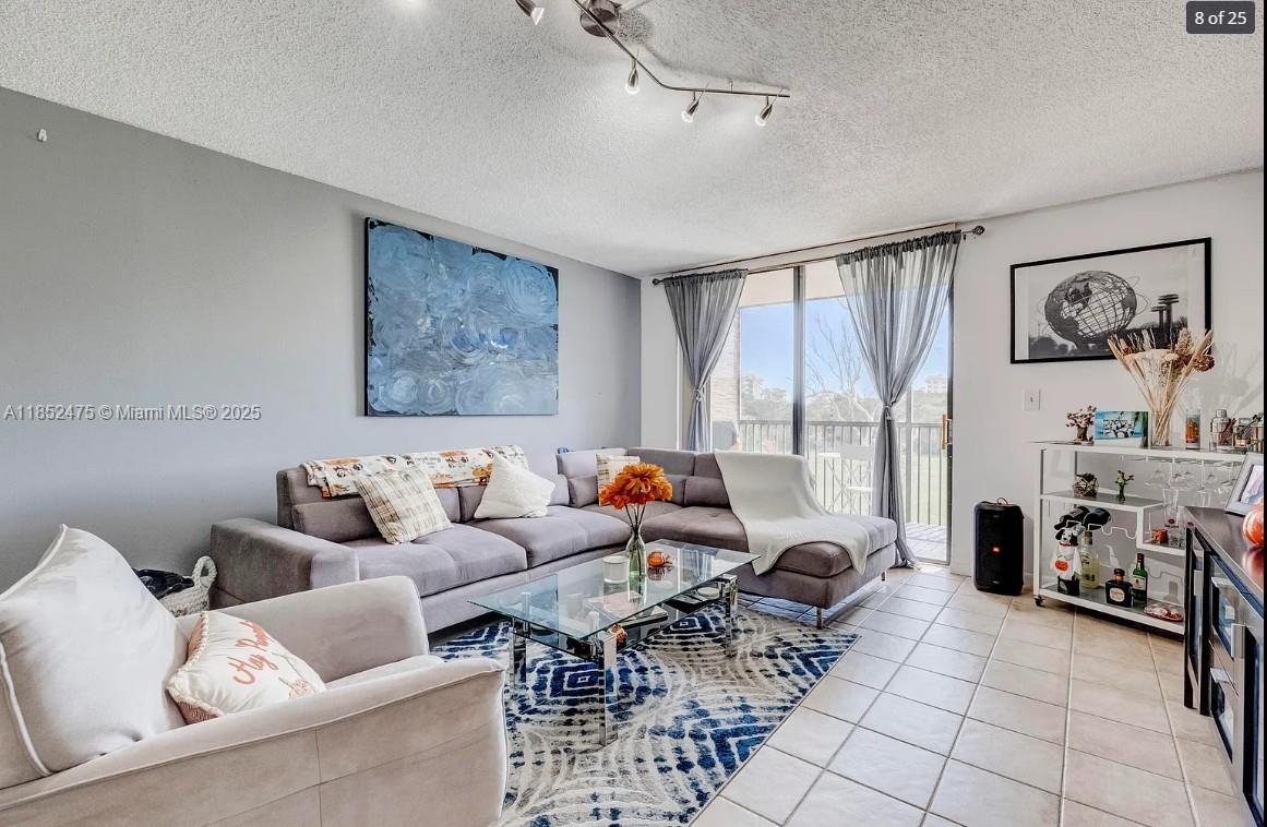 LIKE NEW 1/1 APARTMENT, FRESH PAINT, TILED THRU-OUT, WASHER AND DRYER INSIDE, QUIET AND GATED COMMUNITY WITH GYM, SWIMMING POOL AND CLUB HOUSE.