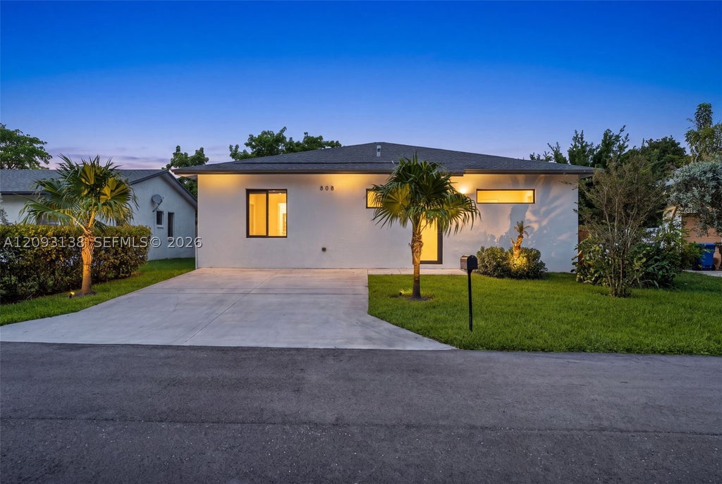 Photo of 808 NW 5th Ter, Hallandale Beach, FL 33009 (MLS # A12093138)