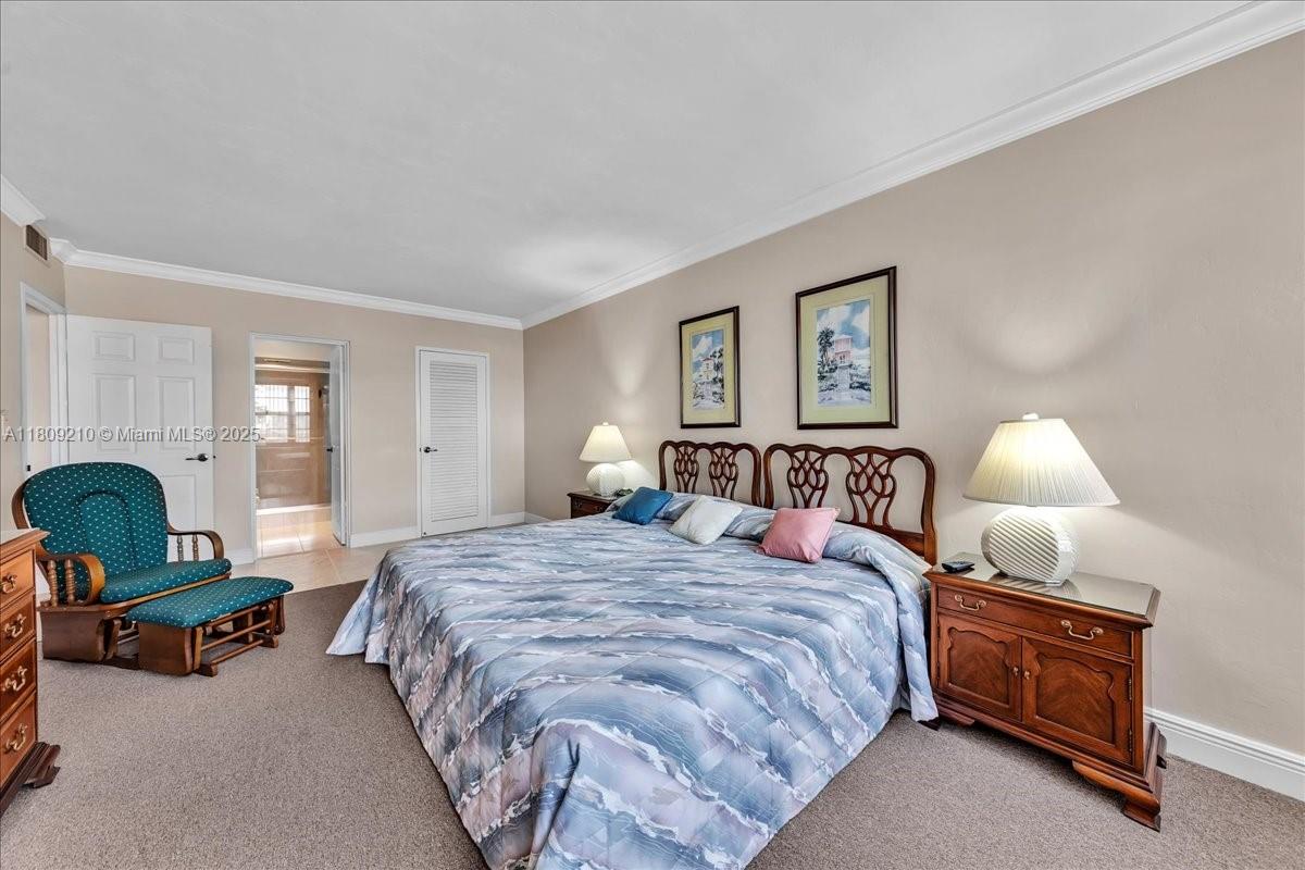 HOLLYWOOD TOWERS CONDO - Residential