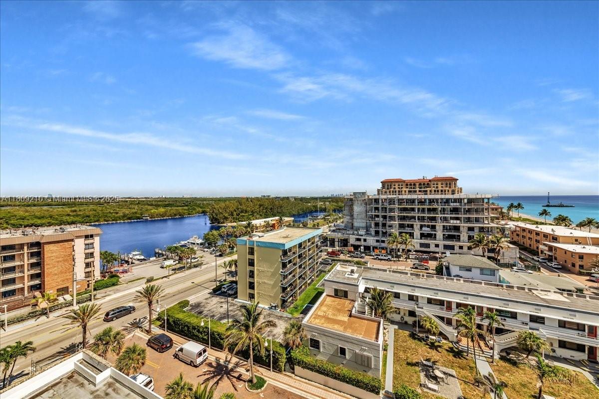 HOLLYWOOD TOWERS CONDO - Residential