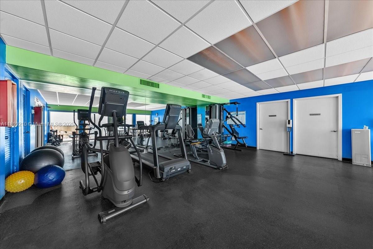 HOLLYWOOD TOWERS CONDO - Residential