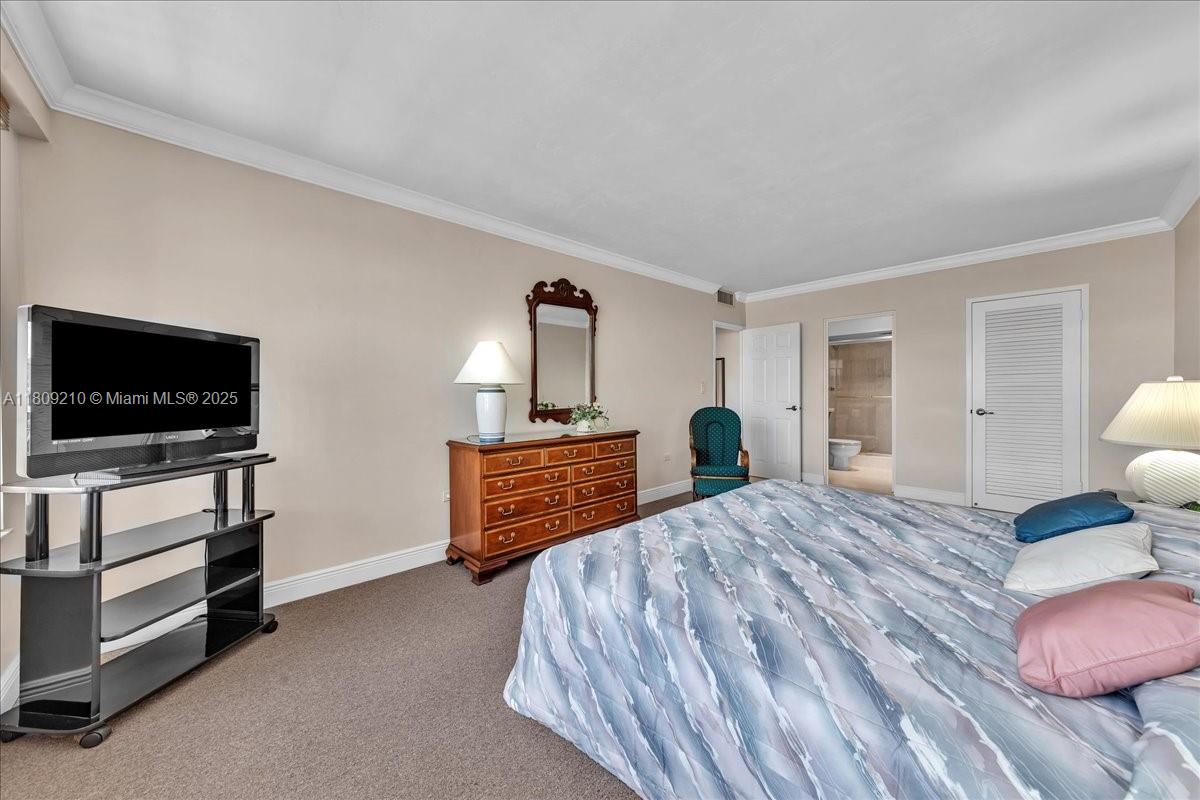 HOLLYWOOD TOWERS CONDO - Residential