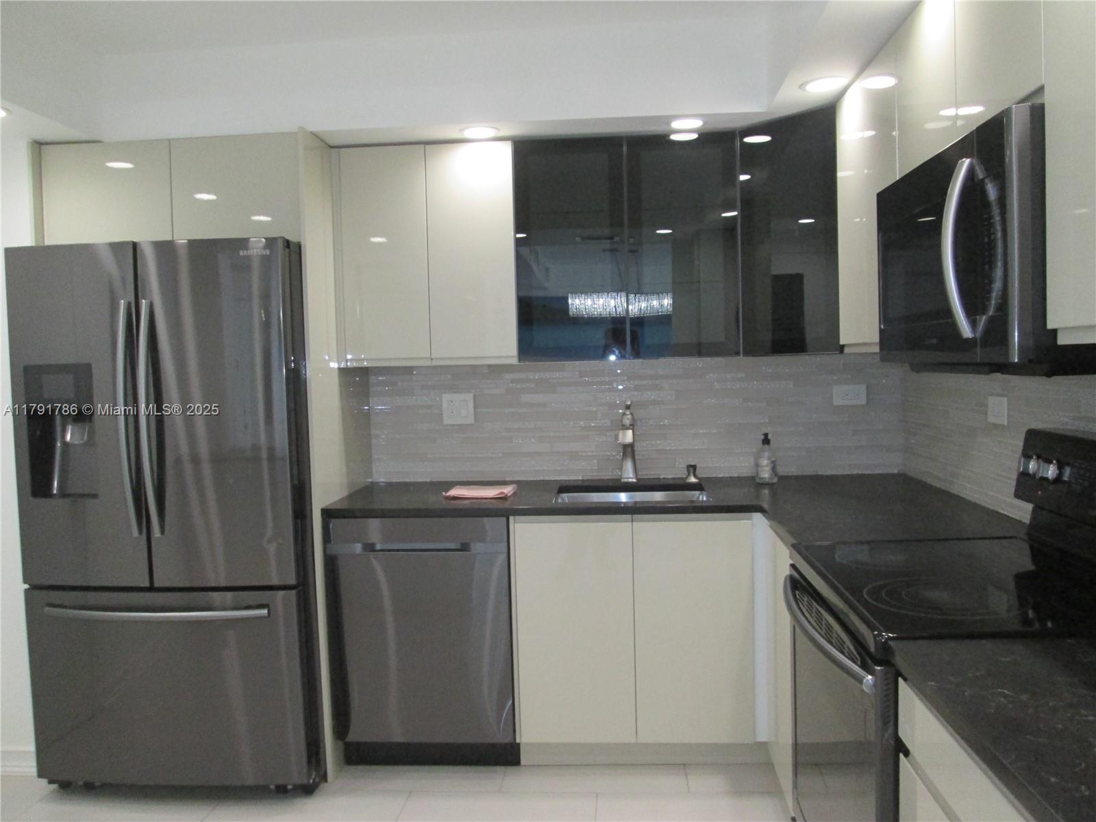 WINSTON TOWERS 200 CONDO - Residential Lease