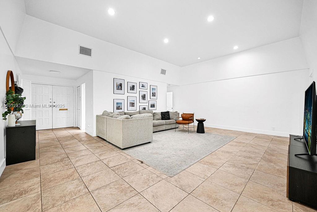 EMERALD GREEN SECTION THR - Residential