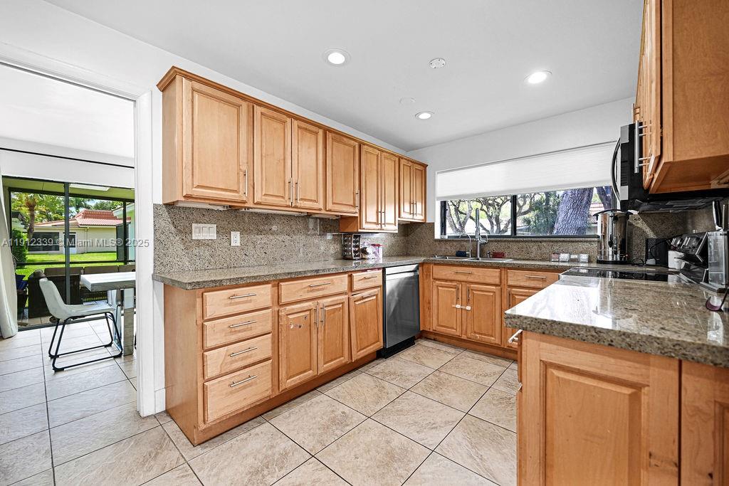 EMERALD GREEN SECTION THR - Residential