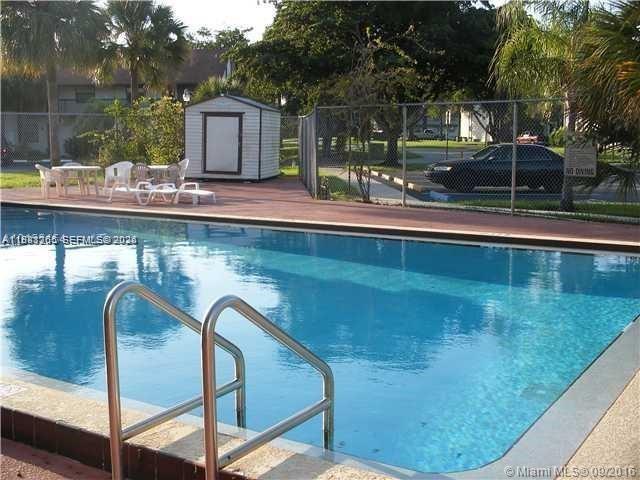 SHAKER WOODS VILLAGE - Residential