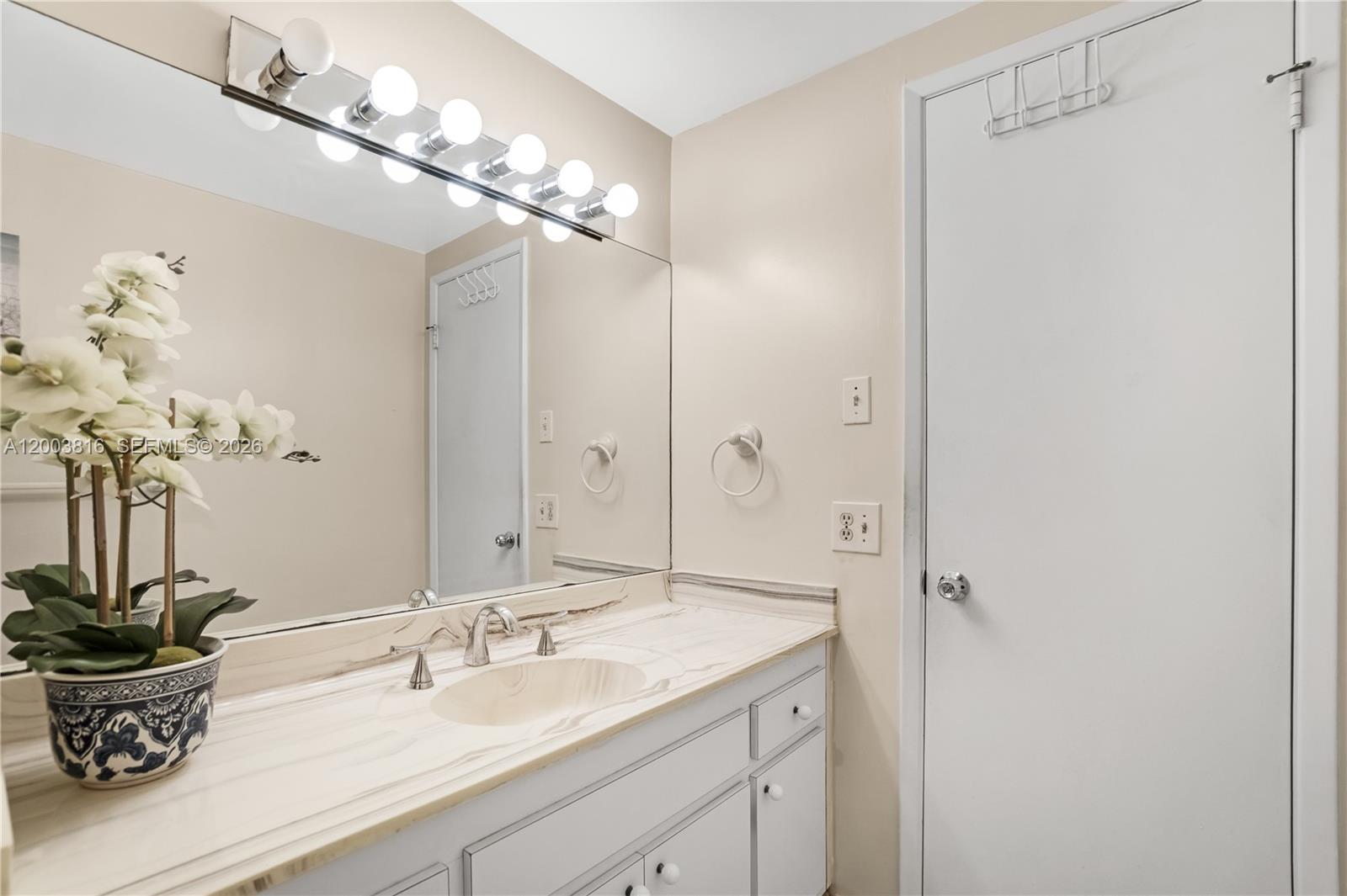 HILLCREST EAST NO 23 COND - Residential