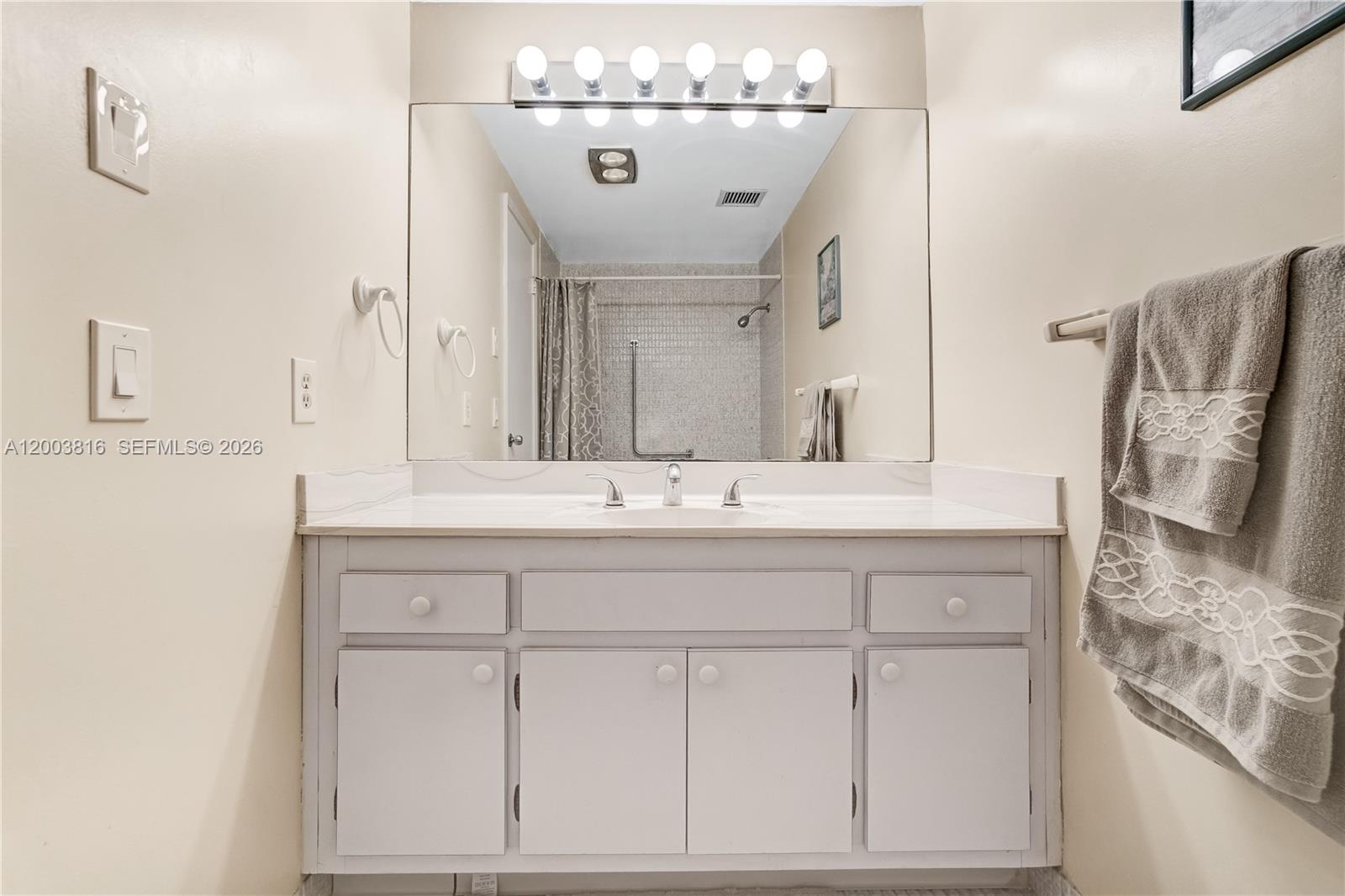 HILLCREST EAST NO 23 COND - Residential