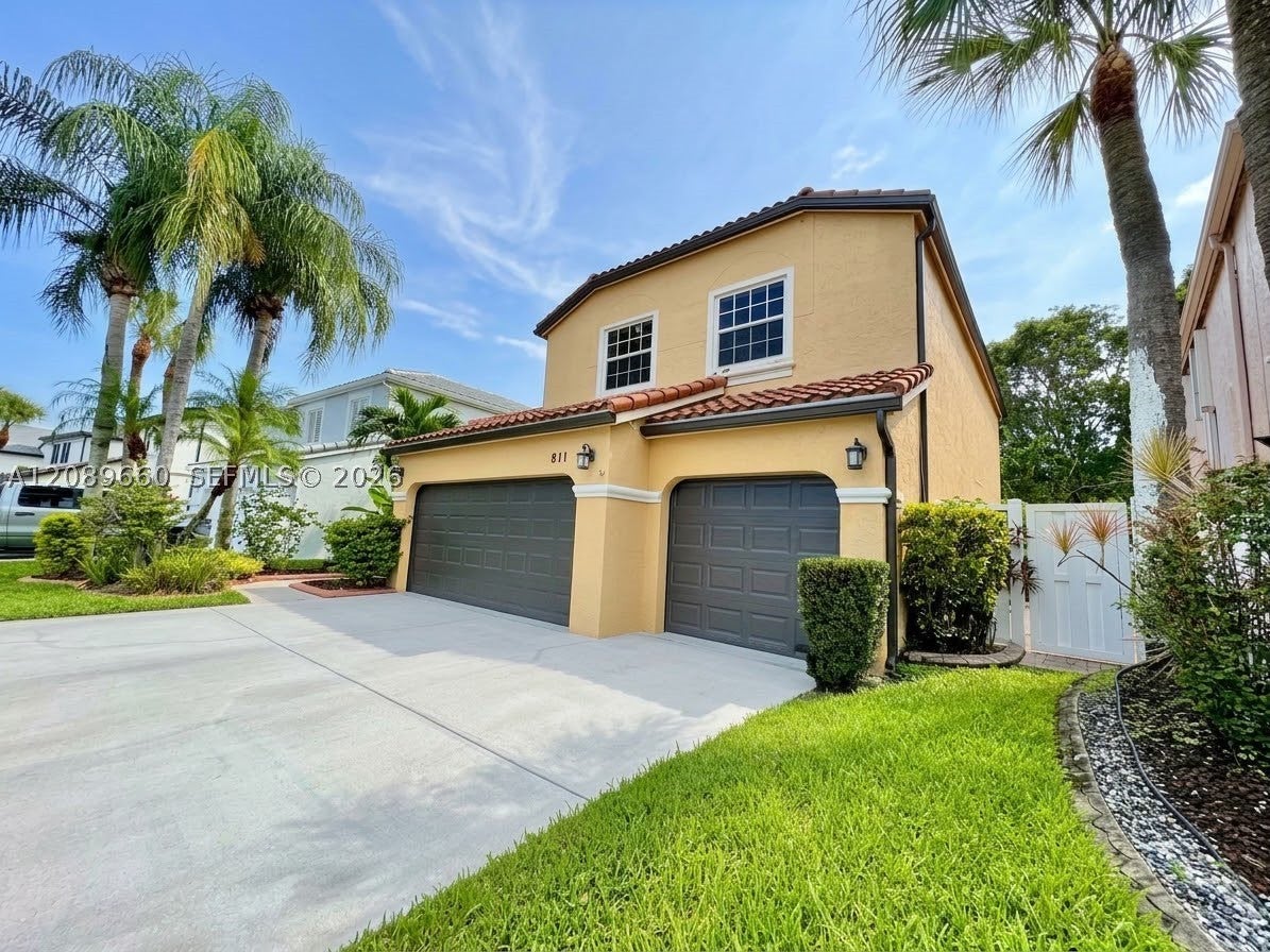 811 NW 155th Ter