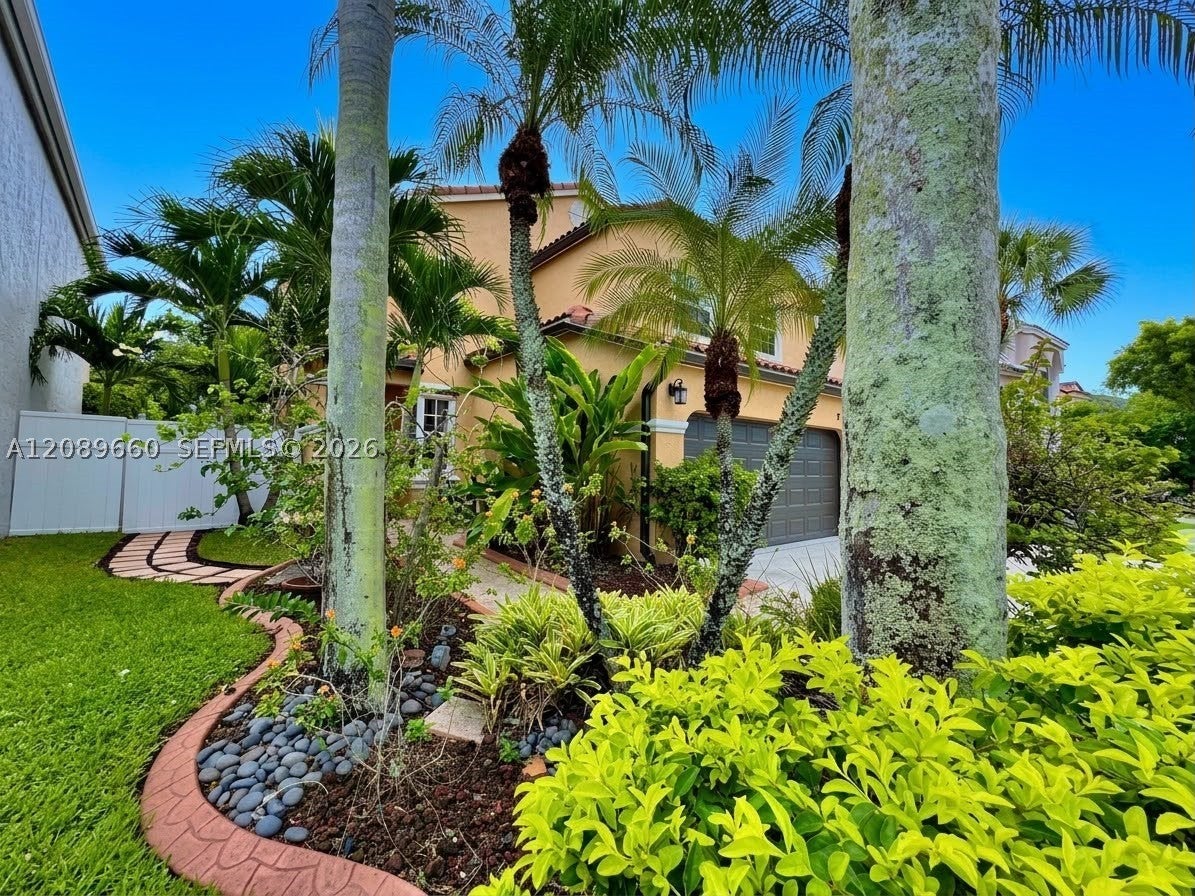 811 NW 155th Ter