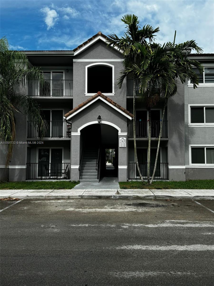 This magnificent unit is located on the third floor of a modern building. It consists of 3 large bedrooms with 2 elegant-equipped baths, the master bedroom has a spacious walk in closet. The kitchen is equipped with luxury appliances, making cooking a pleasant and efficient experience. The unit includes a washing machine and dryer, making household chores as easy as possible. The apartment offers a balcony with additional space and useful storage. The water, garbage, and maintenance services are included in the association payment. Two exclusive parking spaces. Great location close to supermarkets, bakeries, pharmacies, schools, daycare, shopping centers, restaurants, and US1.