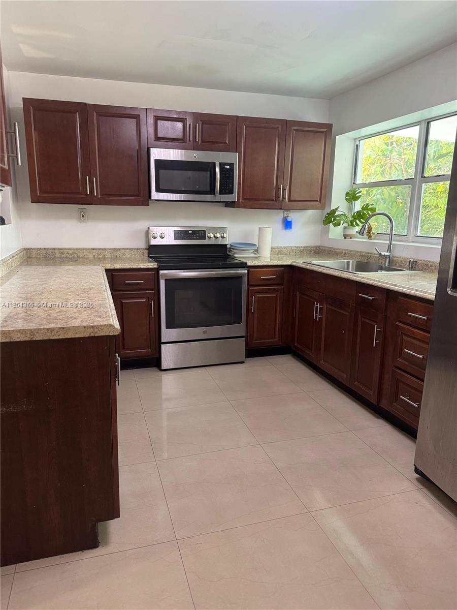 16030 Miami Dr