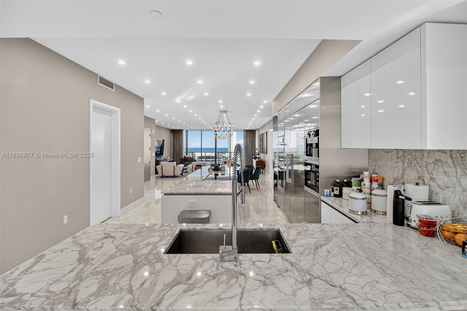 PRIVE CONDO - Residential Lease