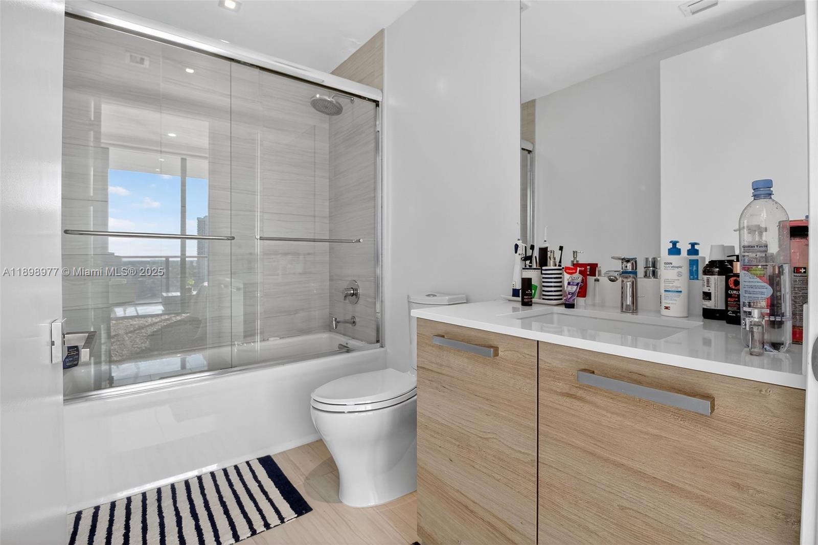 PRIVE CONDO - Residential Lease