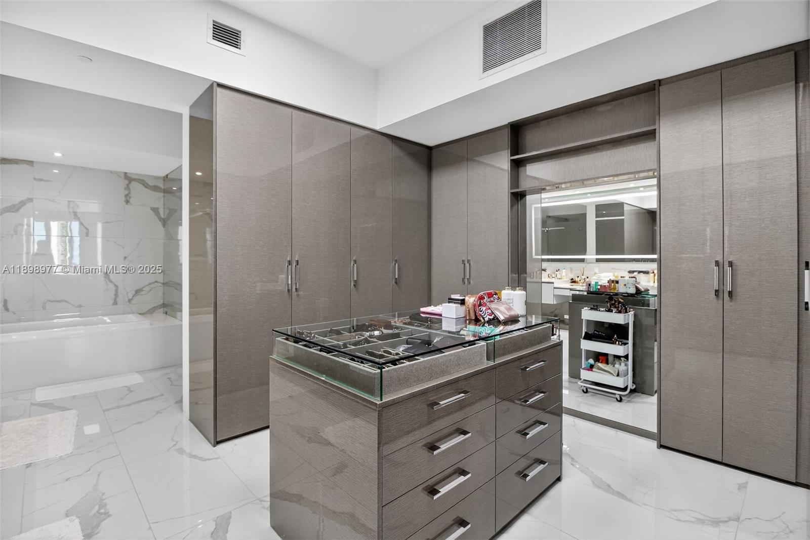 PRIVE CONDO - Residential Lease