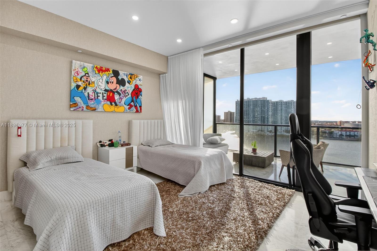 PRIVE CONDO - Residential Lease