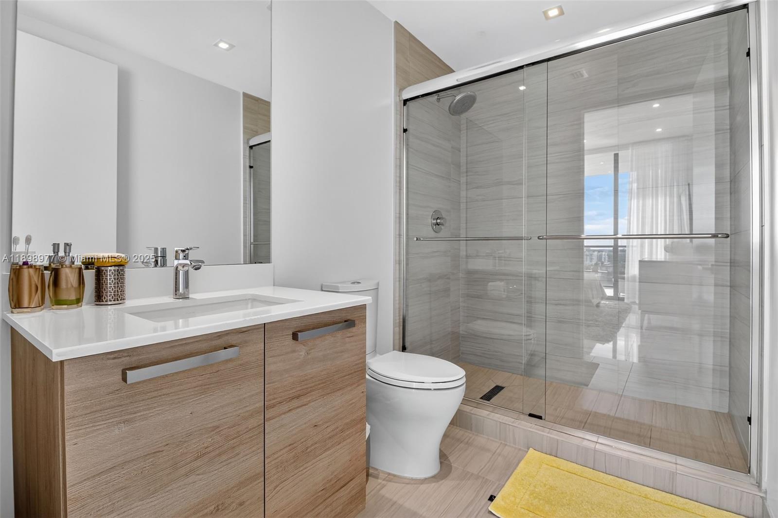 PRIVE CONDO - Residential Lease