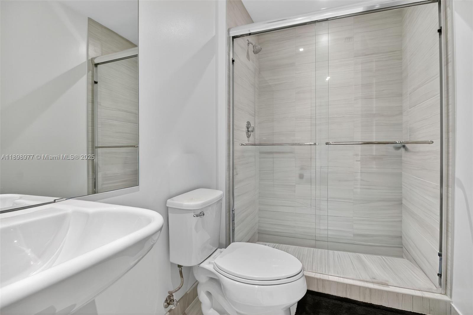 PRIVE CONDO - Residential Lease