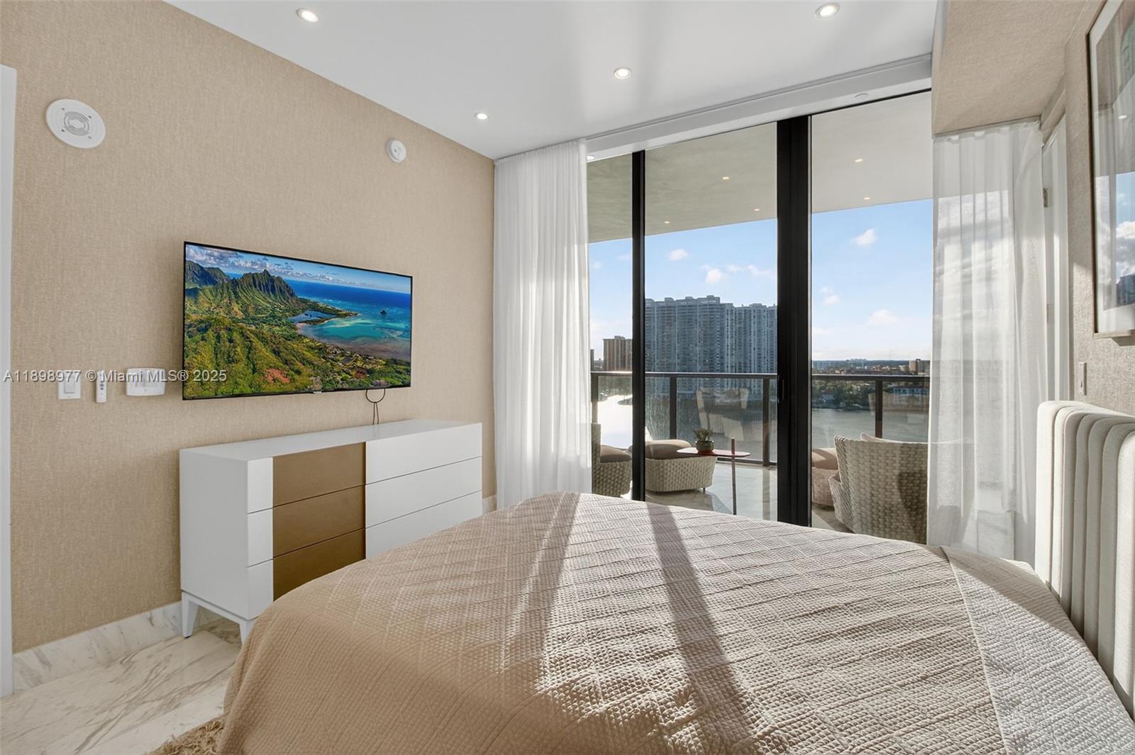 PRIVE CONDO - Residential Lease