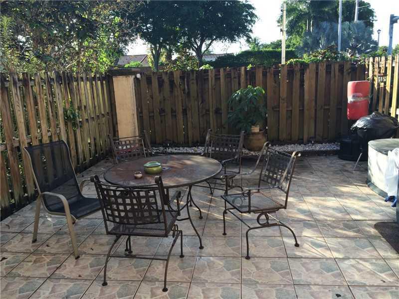 VERY NICE COMPLEX, FIRST FLOOR TILE, SECOND FLOOR WOOD, VERY NICE TILE SIZE PATIO, GATED COMMUNITY, PATROL, NICE LAYOUT, VERY GOOD SCHOOLS, VERY EASY PUBLIC TRANSPORTATION, PUBLIC LIBRARY, NICE SHOPS WALKING DISTANCES, OWNER READY TO MOVE OUT