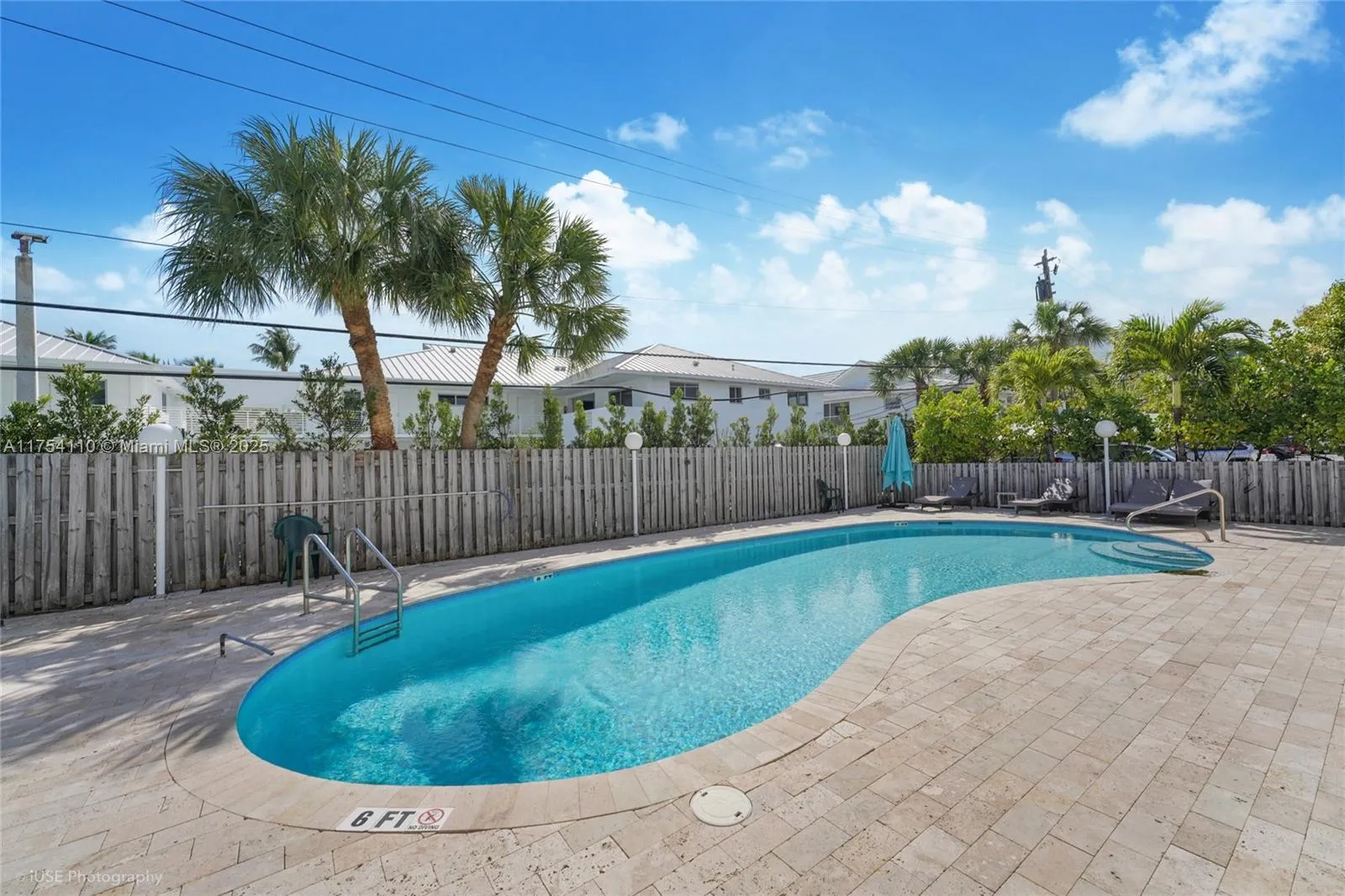 Key Biscayne, Florida 33149, United States, 1 Bedroom Bedrooms, ,2 BathroomsBathrooms,Residential,Pending,79558