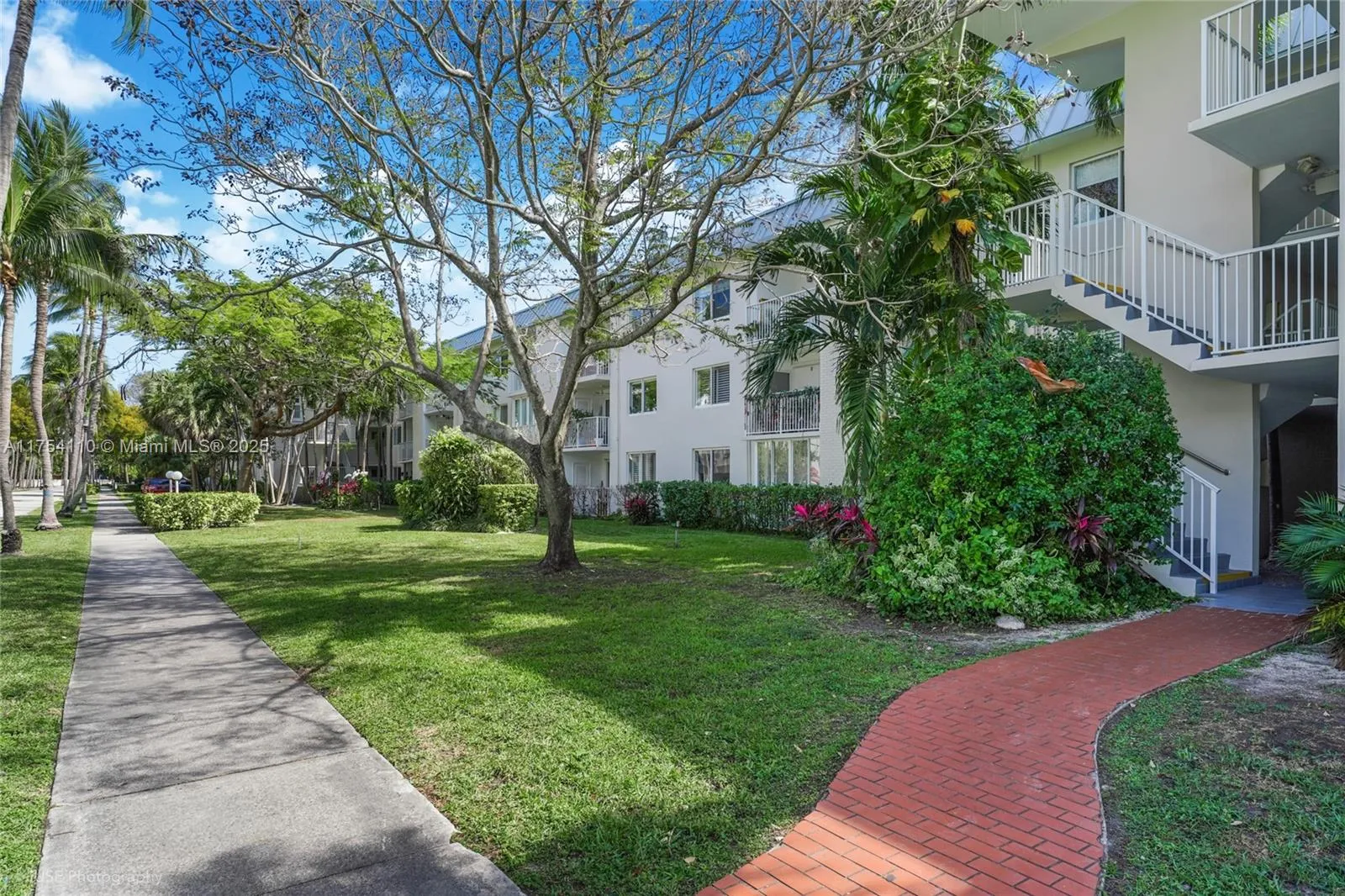 Key Biscayne, Florida 33149, United States, 1 Bedroom Bedrooms, ,2 BathroomsBathrooms,Residential,Pending,79558