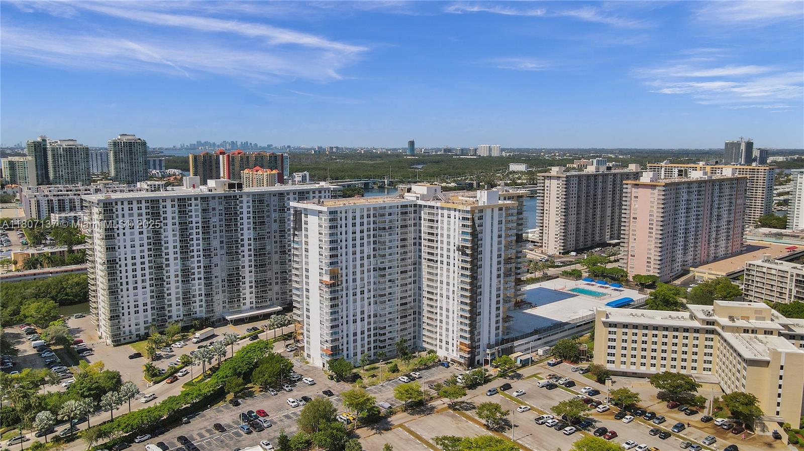 WINSTON TOWERS 400 - Residential