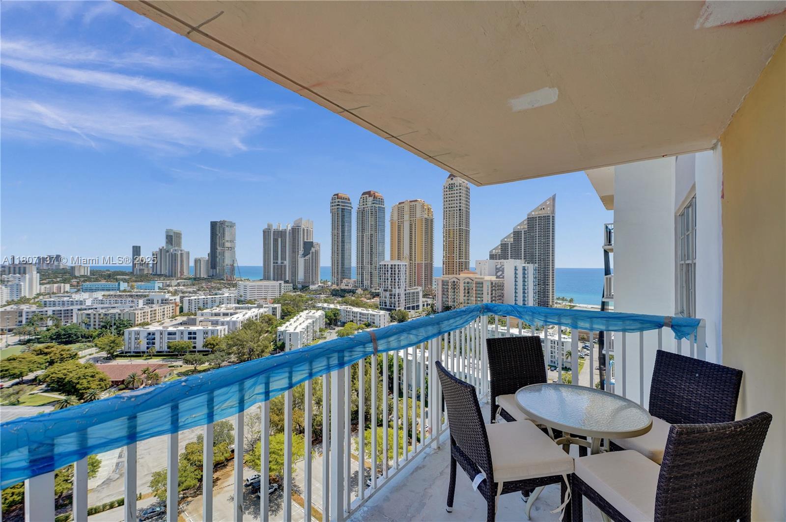 WINSTON TOWERS 400 - Residential