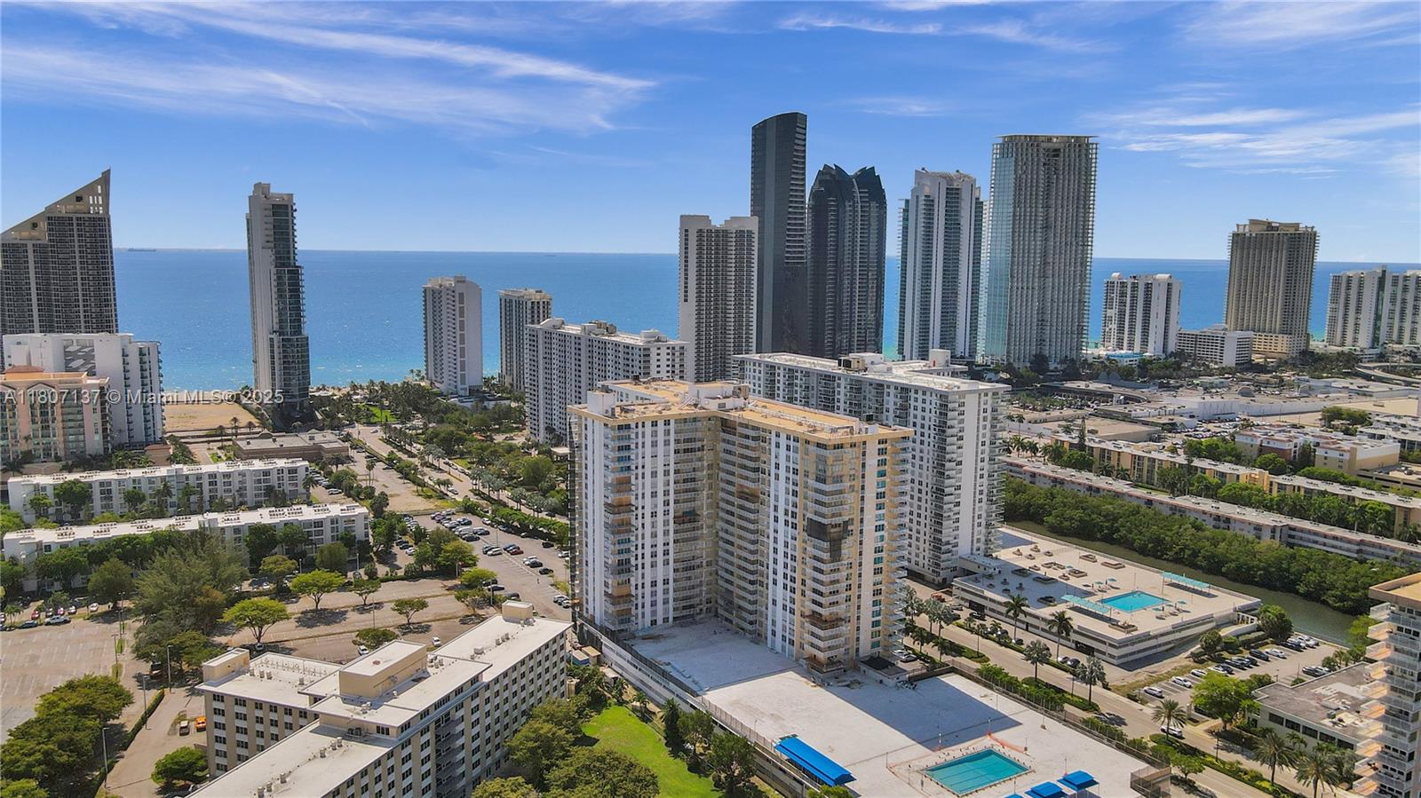 WINSTON TOWERS 400 - Residential