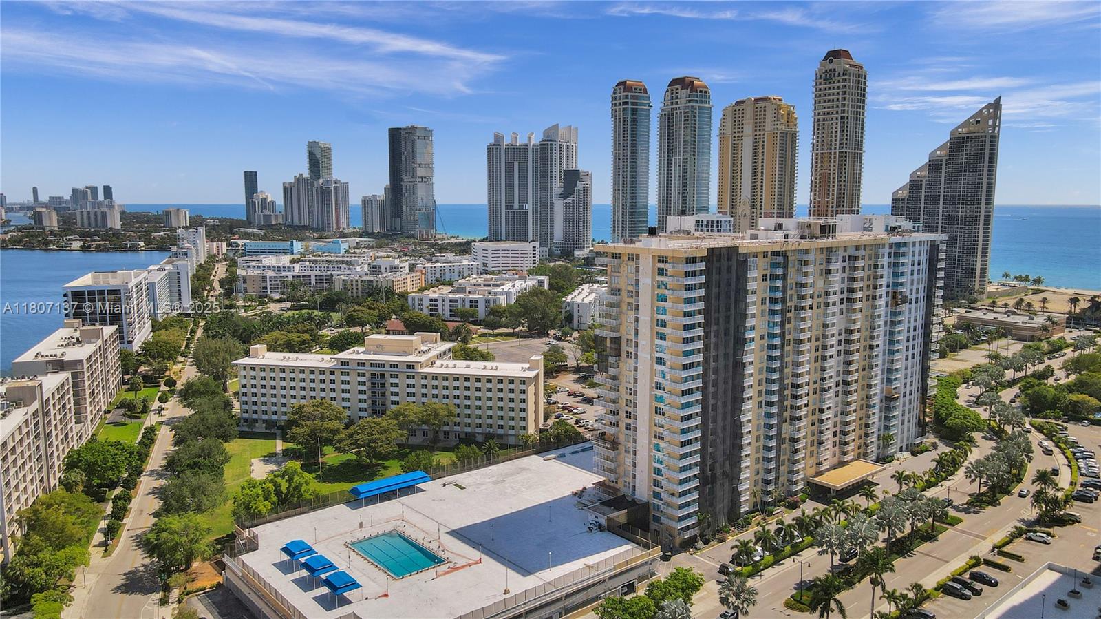 WINSTON TOWERS 400 - Residential