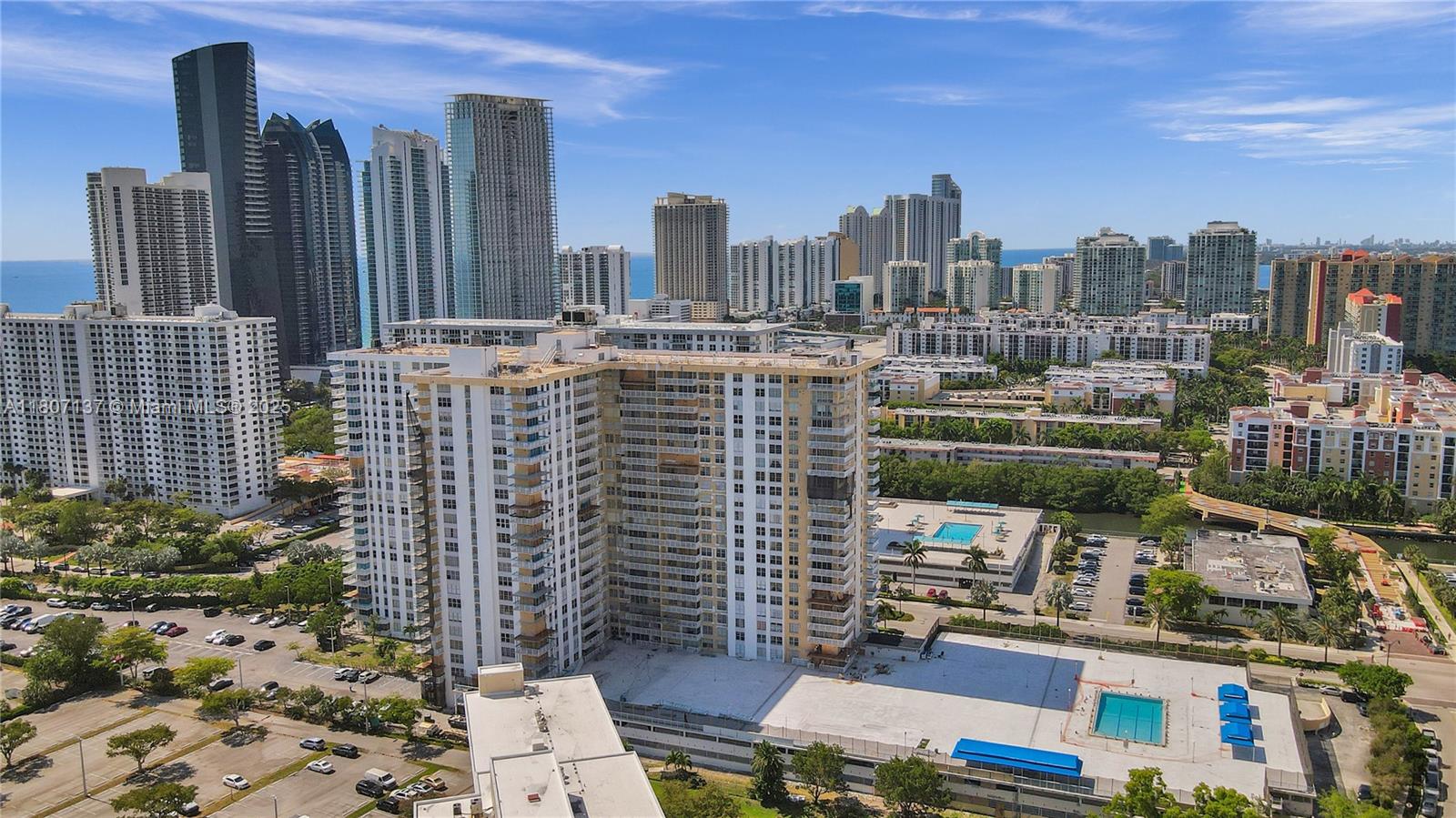 WINSTON TOWERS 400 - Residential