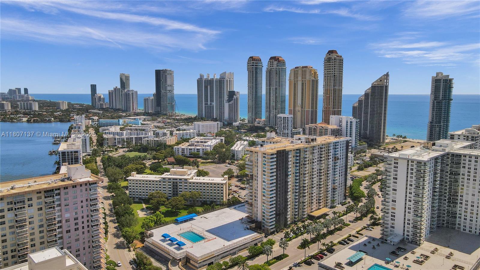 WINSTON TOWERS 400 - Residential