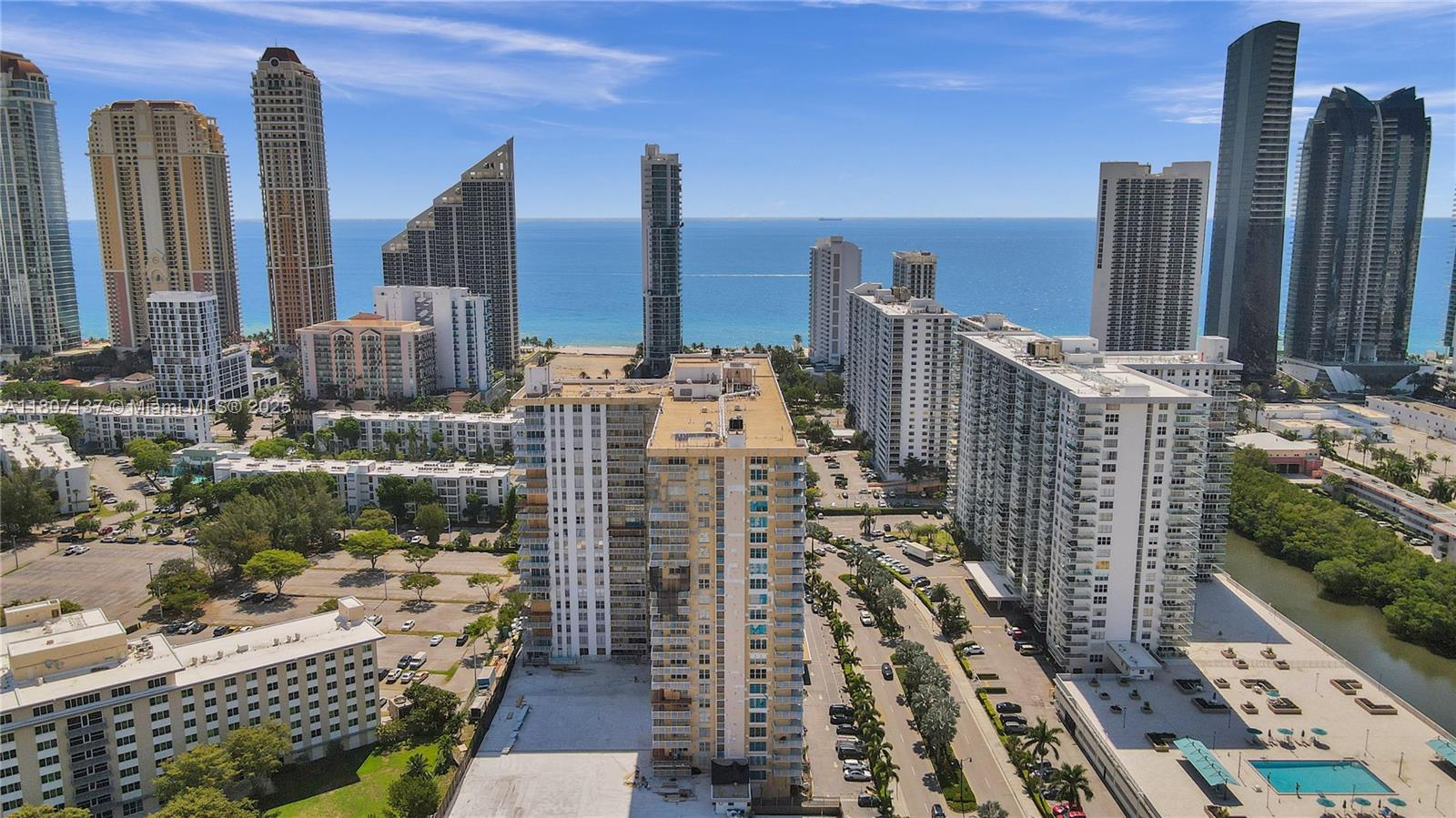 WINSTON TOWERS 400 - Residential