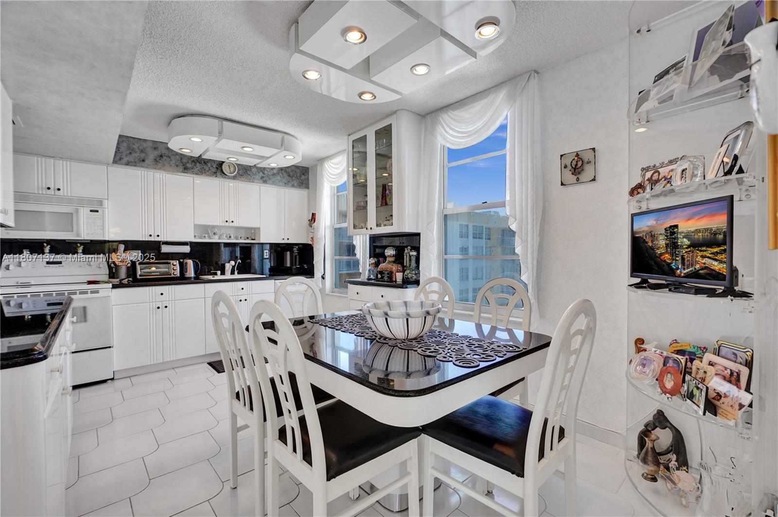 WINSTON TOWERS 400 - Residential