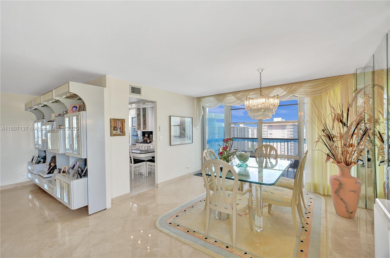 WINSTON TOWERS 400 - Residential